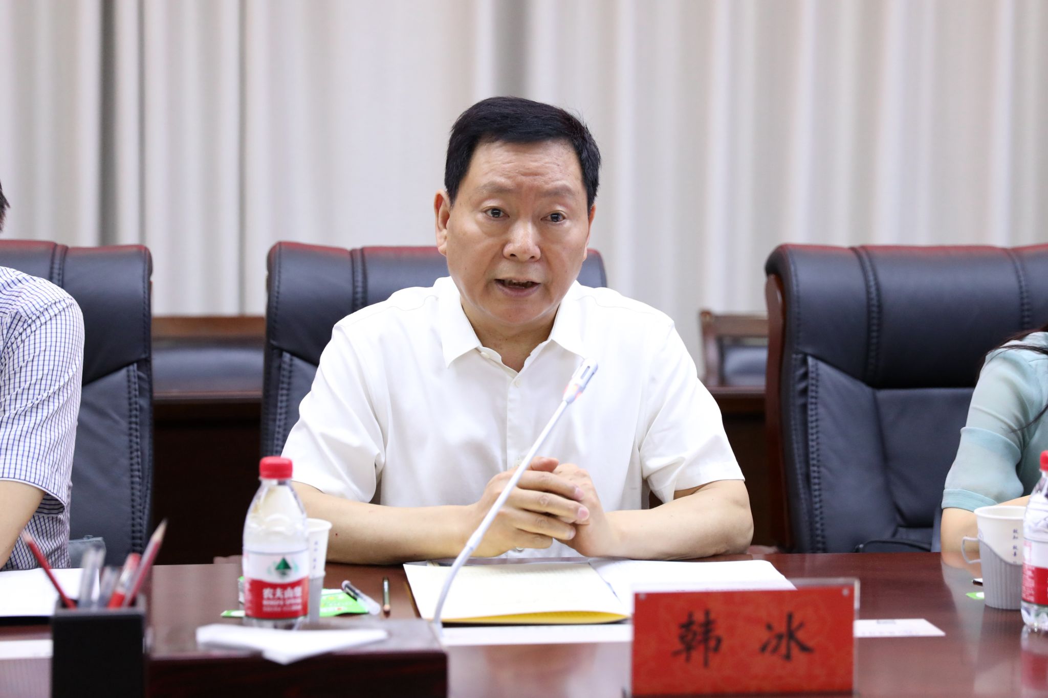 河南省教育厅社会科学研究与语言文字应用管理处处长韩冰致辞